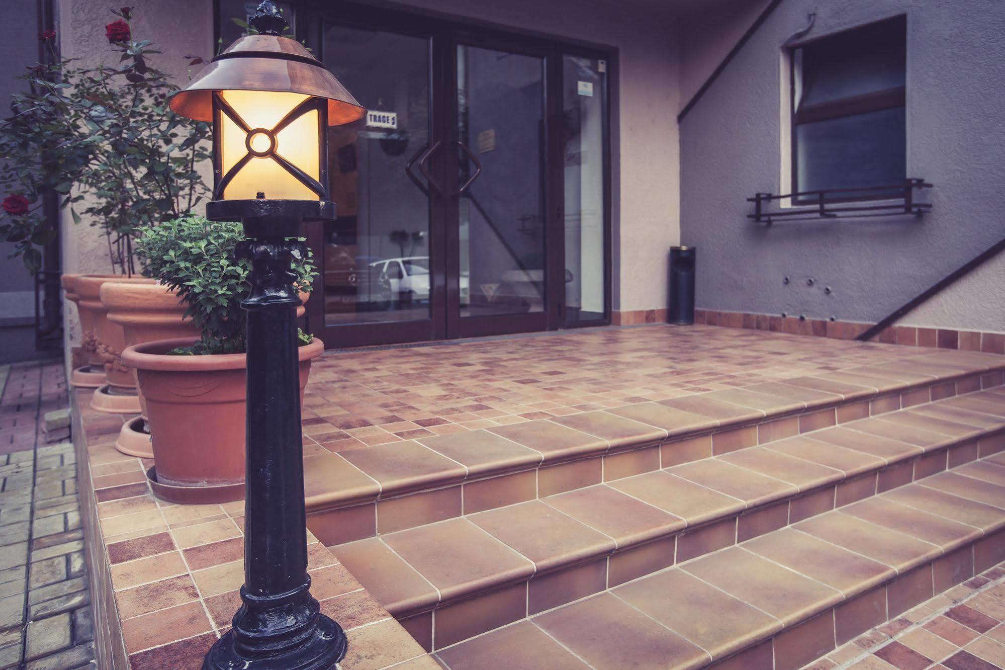 Hotel Nelisse Bucarest Exterior foto